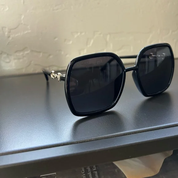 Square Gucci sunglasses - Picture 6 of 13